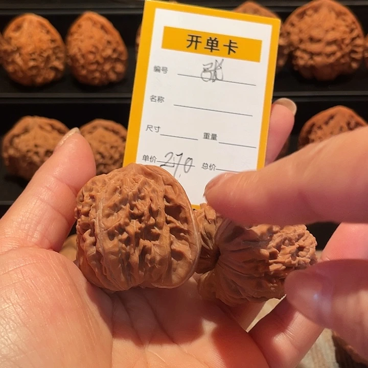 张***桃核吊坠文玩核桃