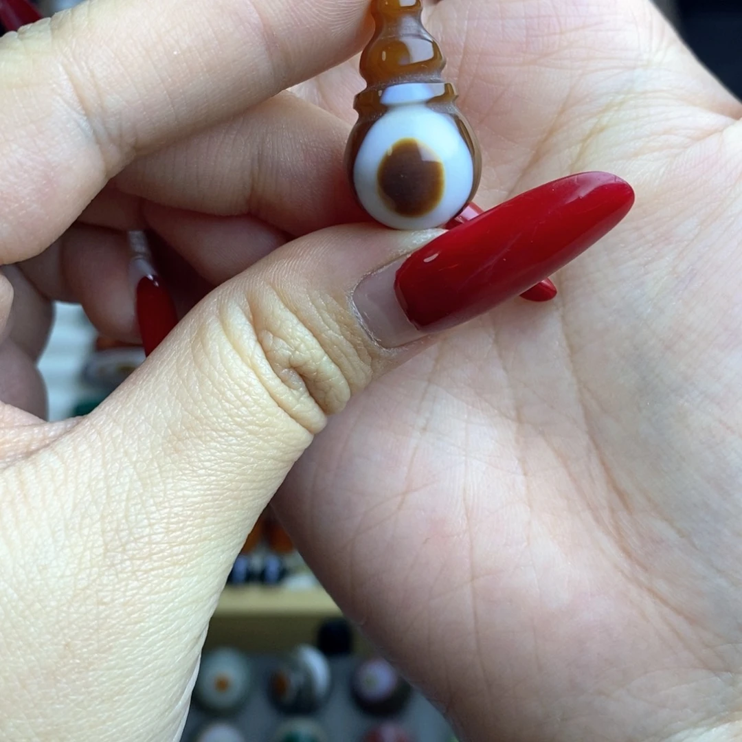 未镶嵌颈饰玛瑙/玉髓龙*