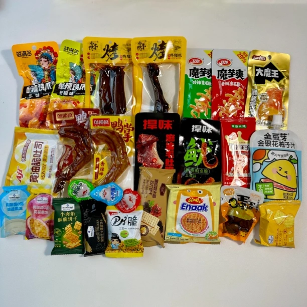 【直接发】零食大礼包 网红爆款休闲零食香辣解馋 办公室多口味食品