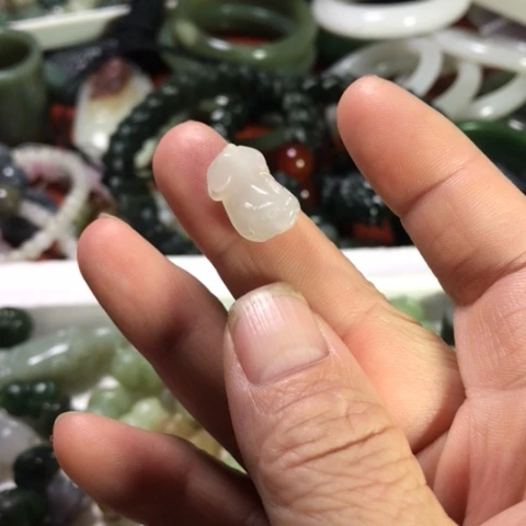 未镶嵌和田玉（糖玉）珠宝半成品