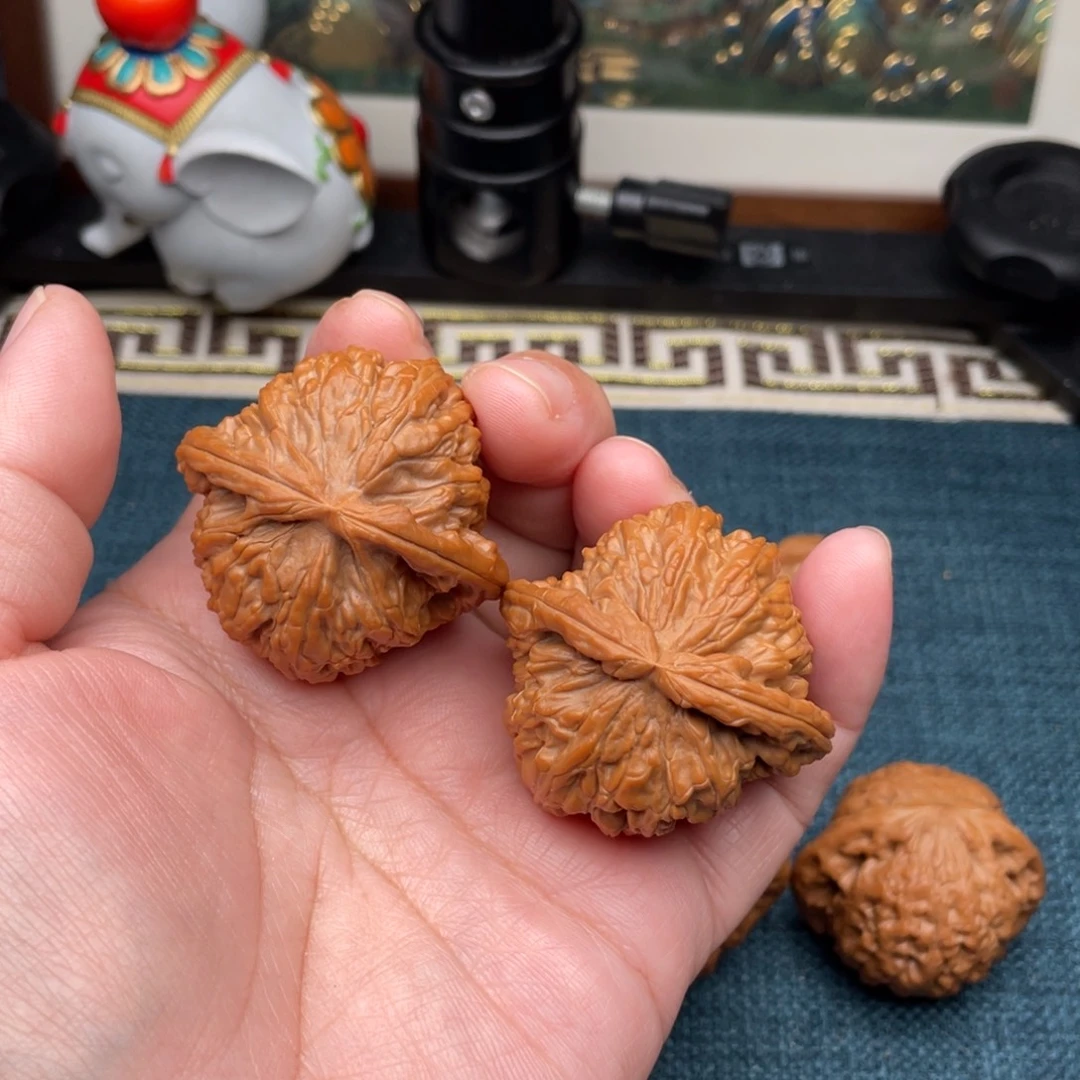 把件文玩核桃全品红皮白狮子42