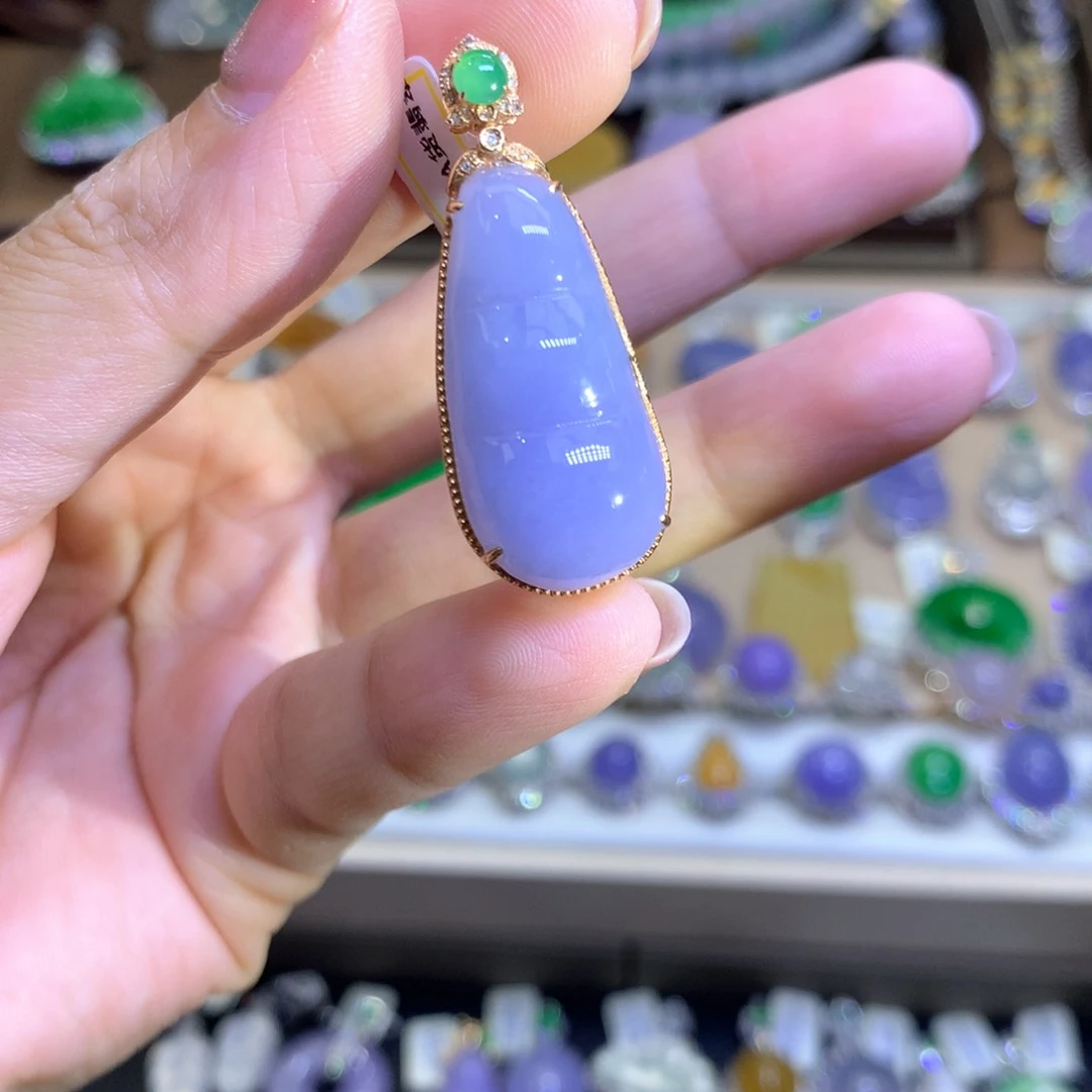 翡翠18K金镶嵌颈饰翡翠