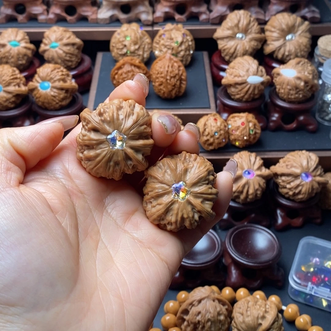 郑****文玩核桃吊坠凤凰山