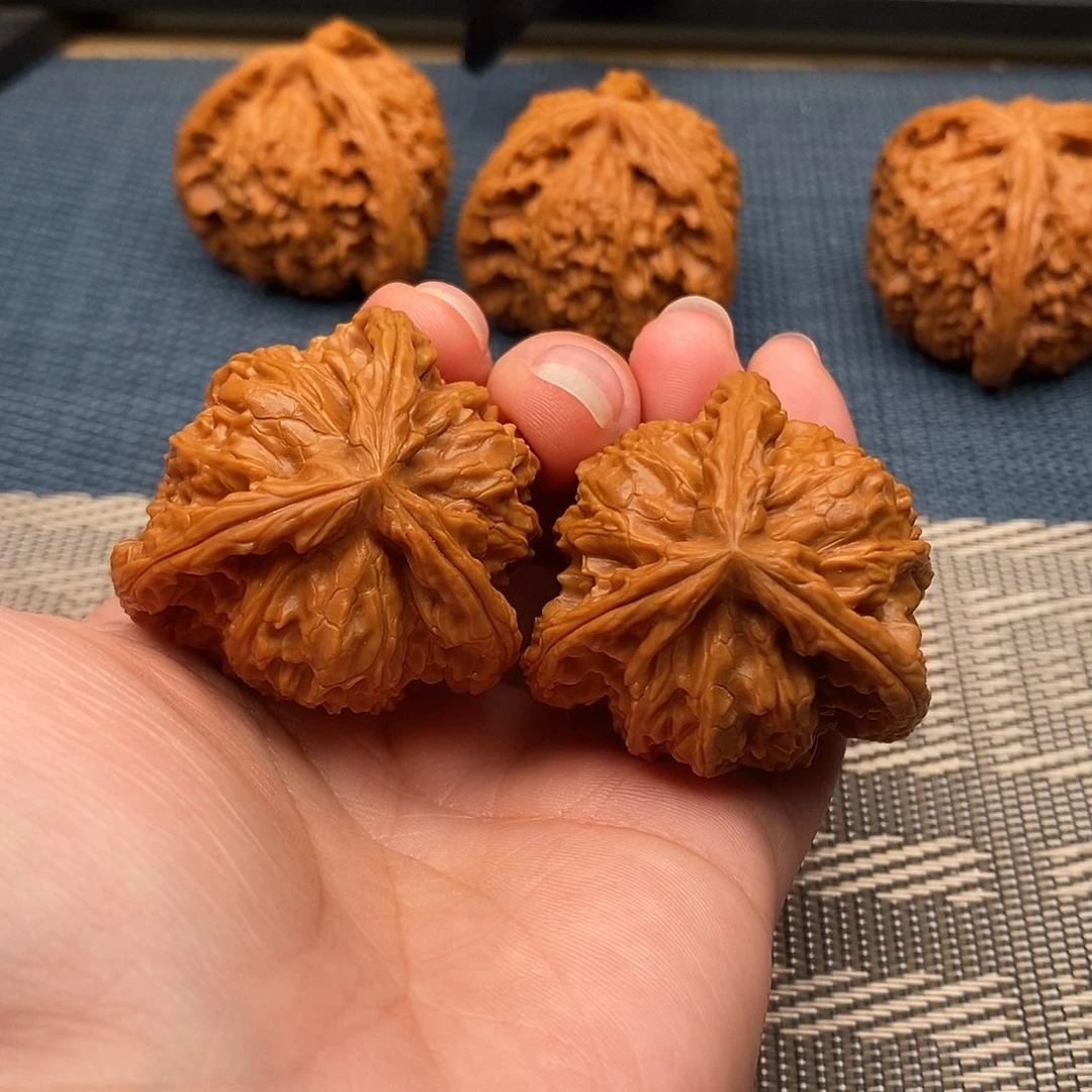 用***2文玩核桃吊坠三棱