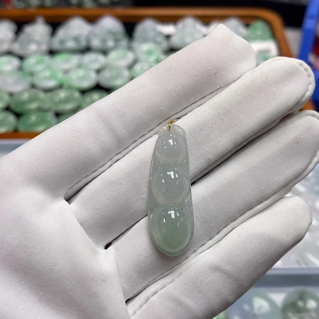 翡翠颈饰未镶嵌福豆