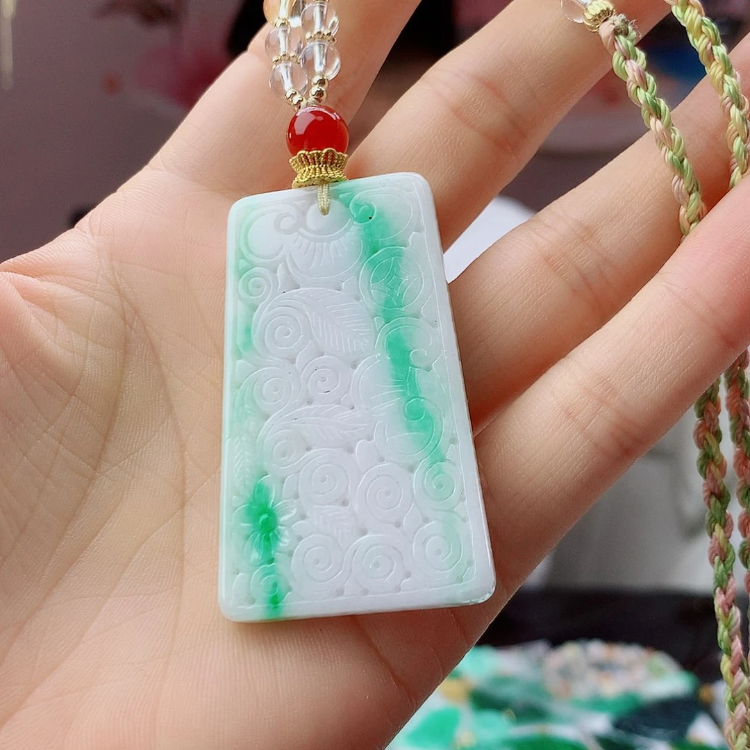 翡翠未镶嵌吊坠(赠链)