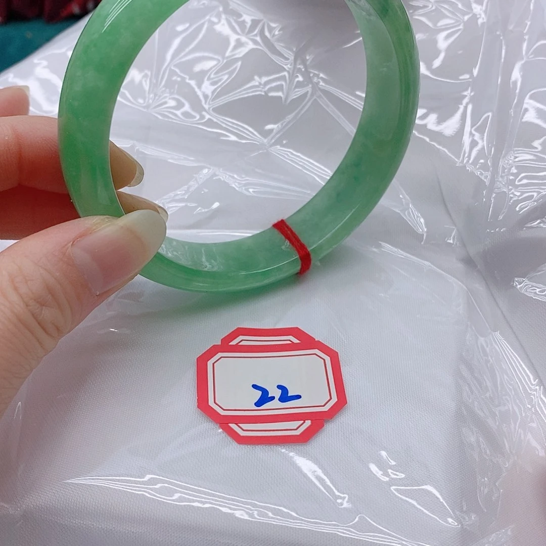 翡翠手镯未镶嵌小*蟆2222222222