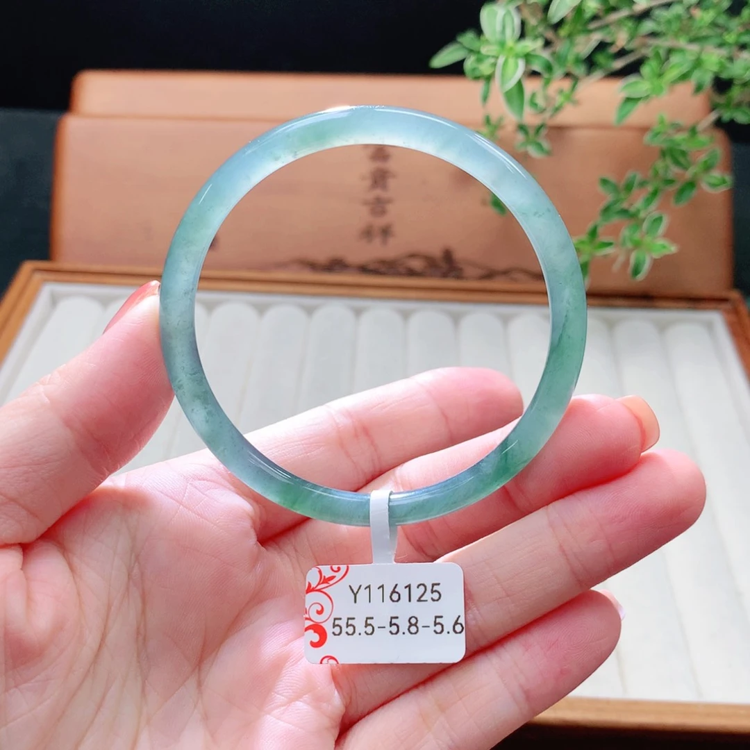 未镶嵌手镯（圆镯）翡翠