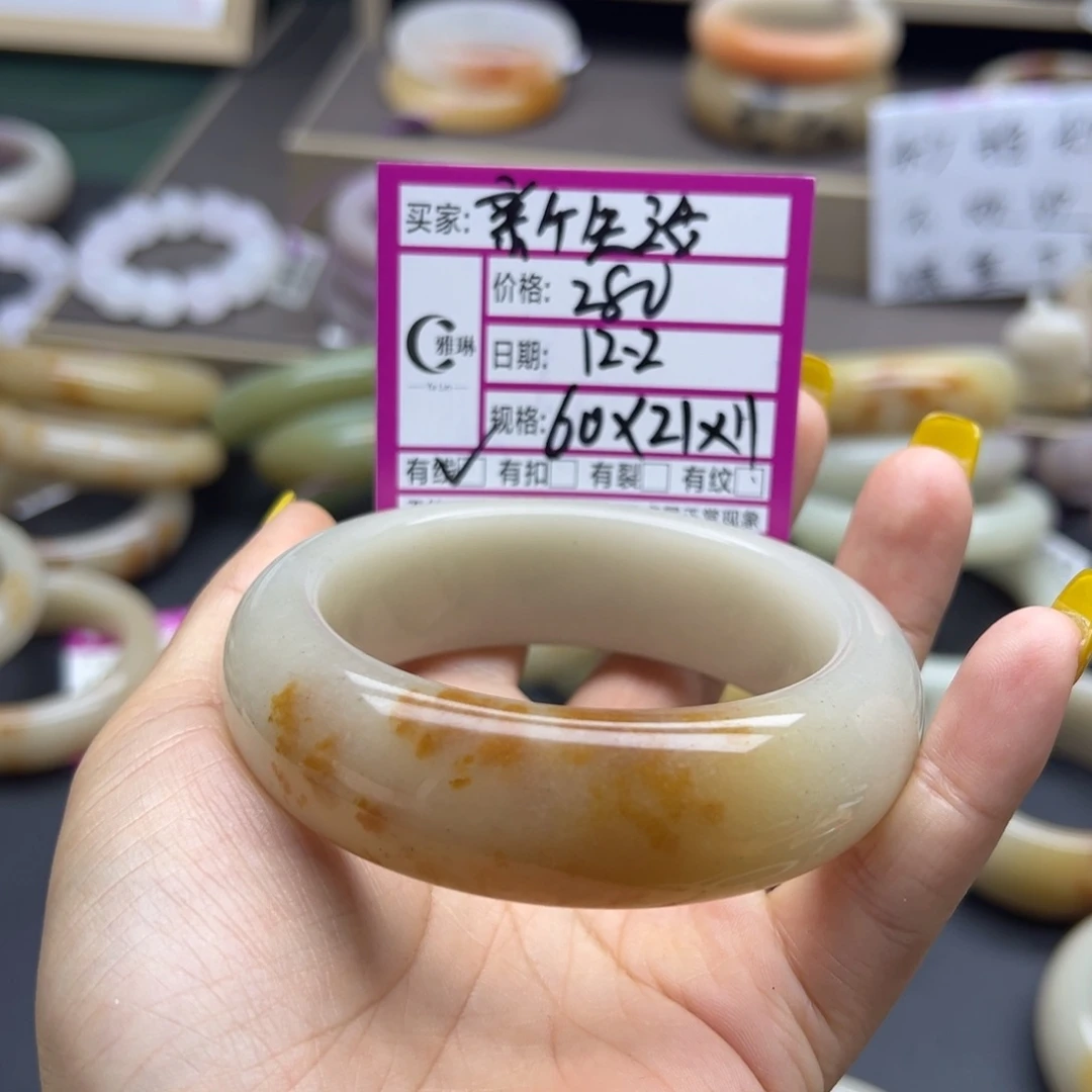 新***品石英质玉（佘太翠）未镶嵌手镯