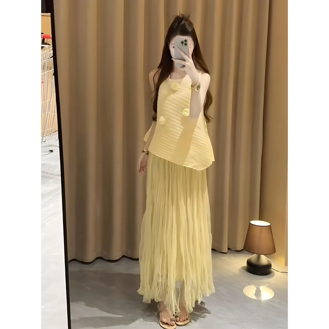 韩系减龄浅黄色时尚套装复古立体条纹花朵背心女高腰网纱裙两件套