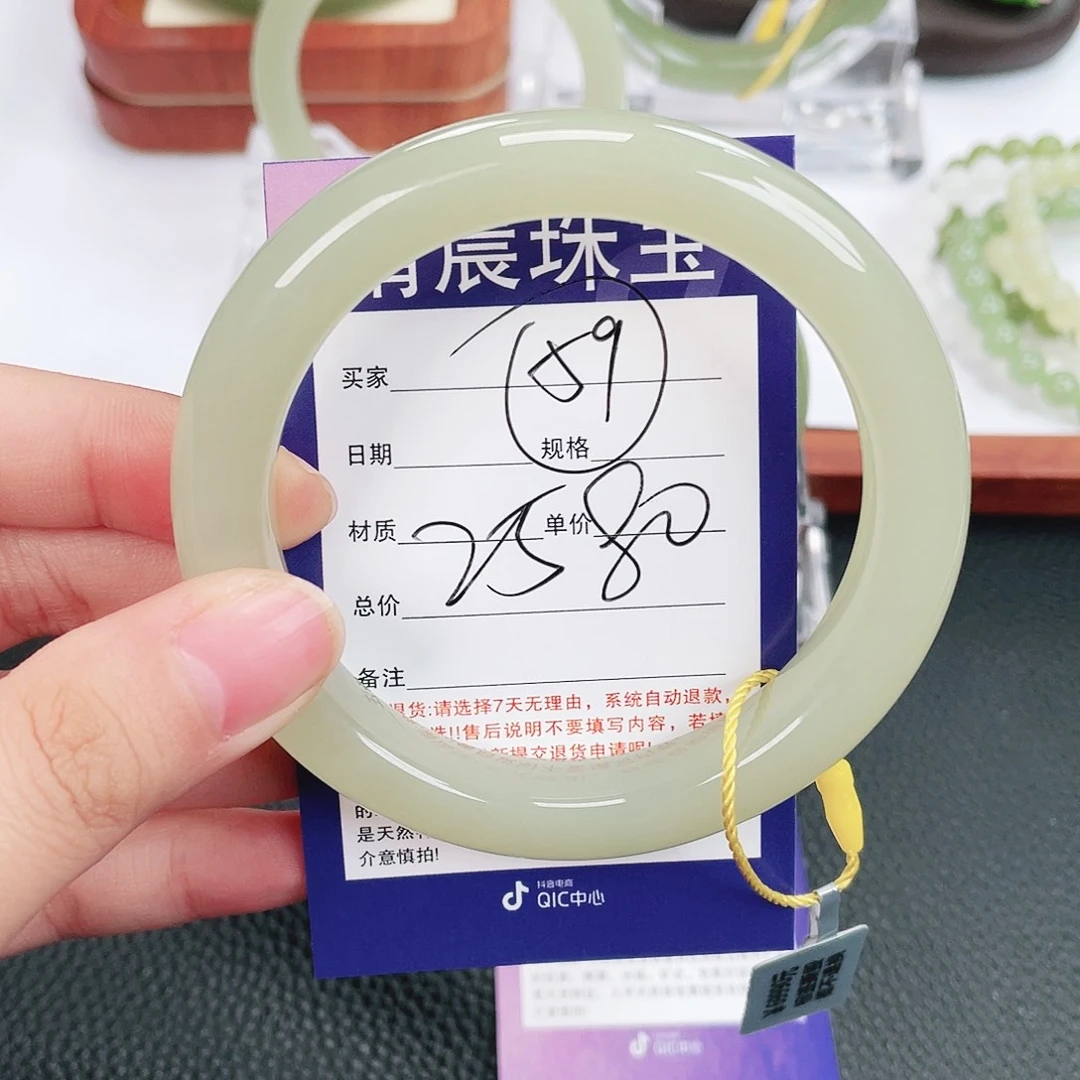 和田玉未镶嵌手镯