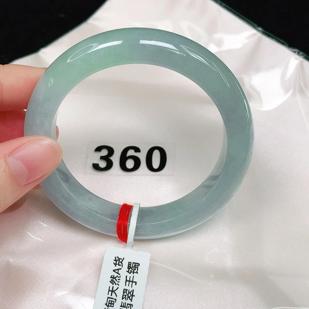 翡翠手镯未镶嵌翡翠手镯未镶嵌