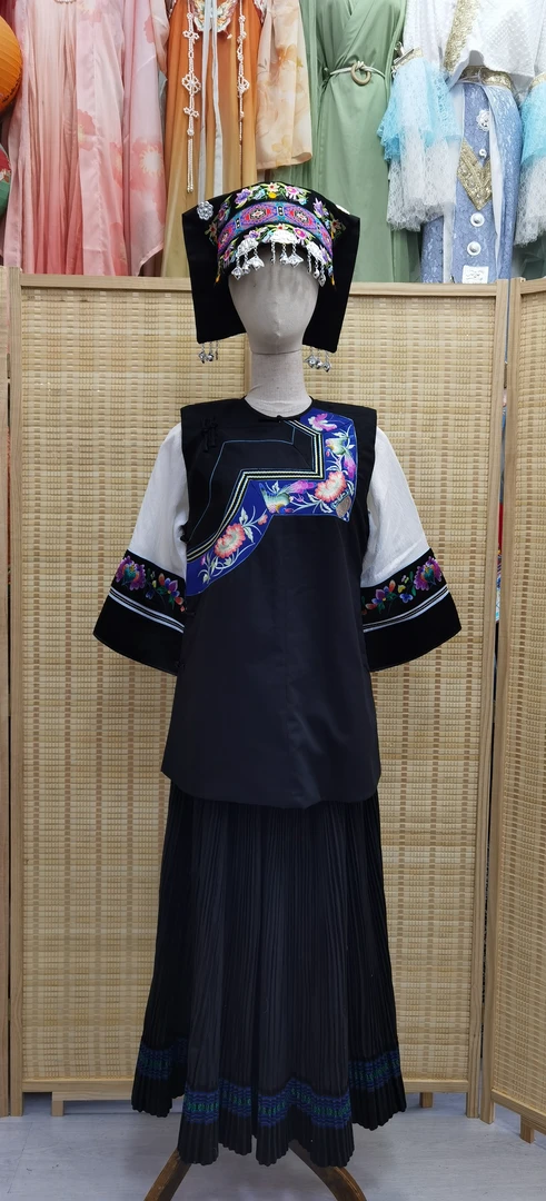 苗服绣花马甲民族服装英姐苗服