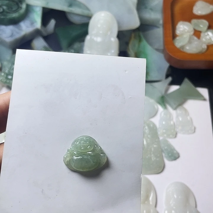 定制翡翠未镶嵌翡翠小佛