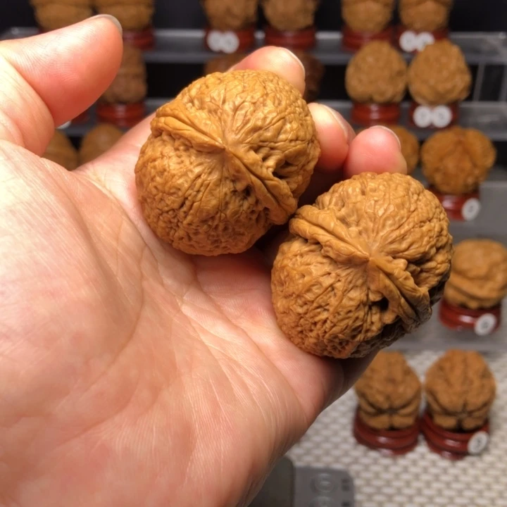 文玩核桃把件50祥龙罗汉