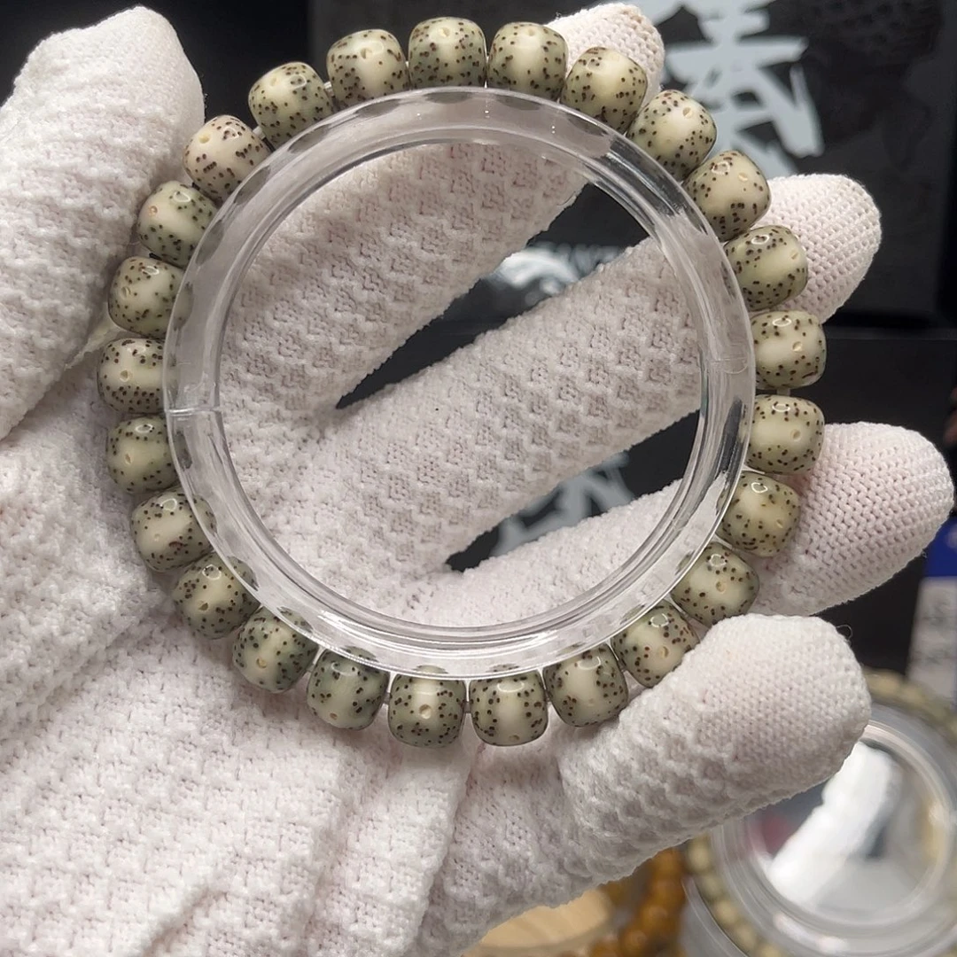 星月菩提手串石玉9×8绿包白一线天