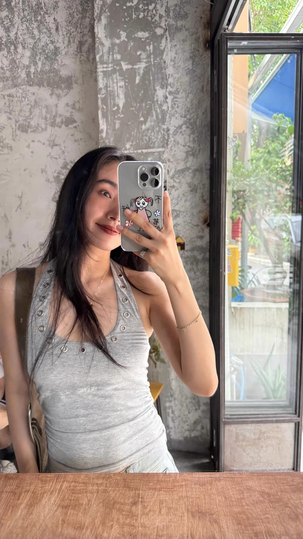 ONEXH·IN choose u2025夏季别致时尚铆钉挂脖背心女小众外穿上衣