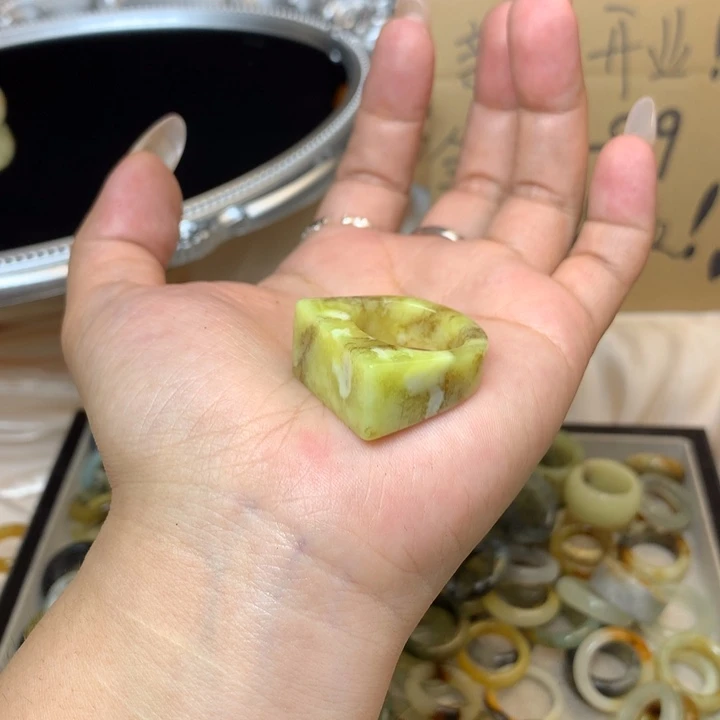 阿****合金蛇纹石玉戒指