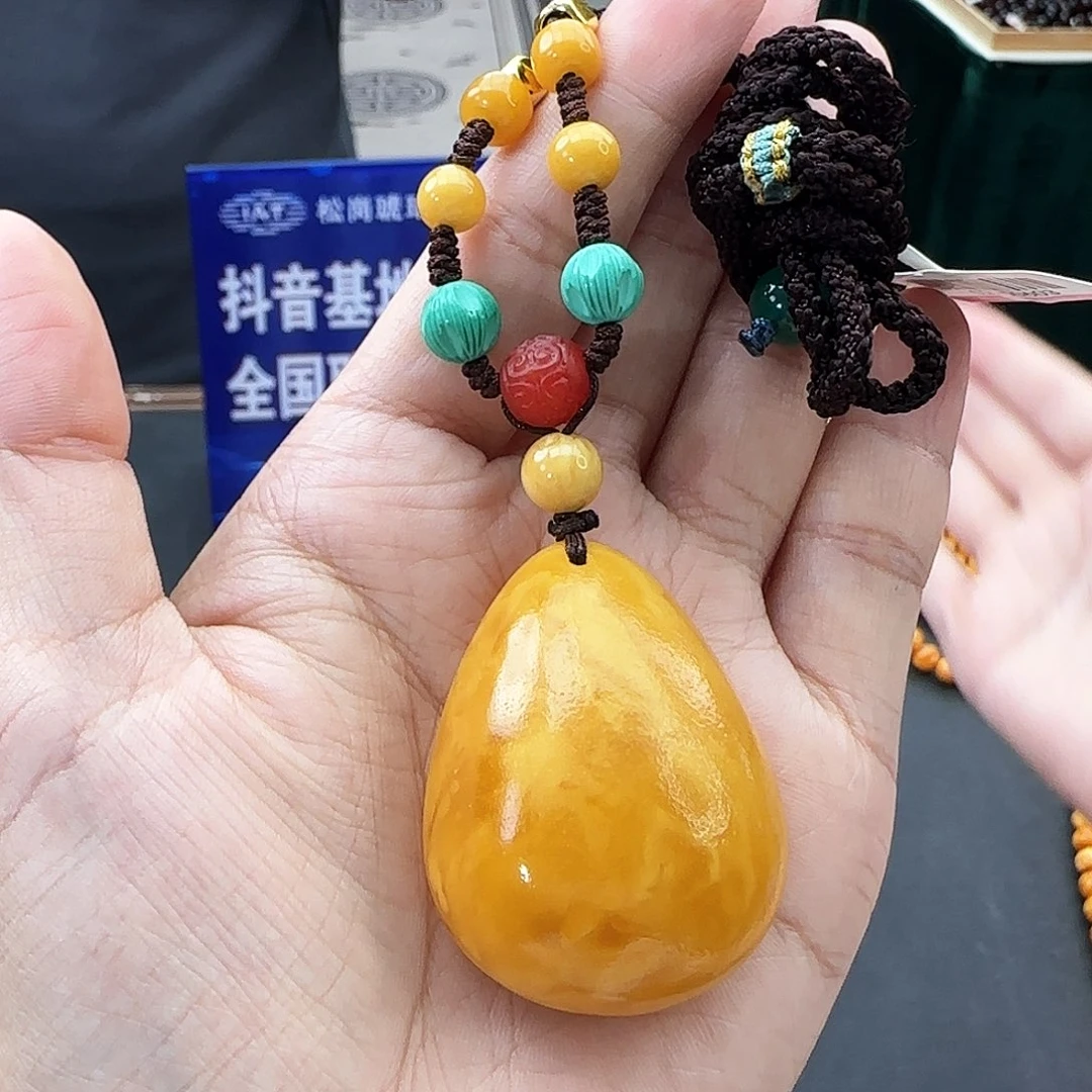 未镶嵌颈饰琥珀吊坠