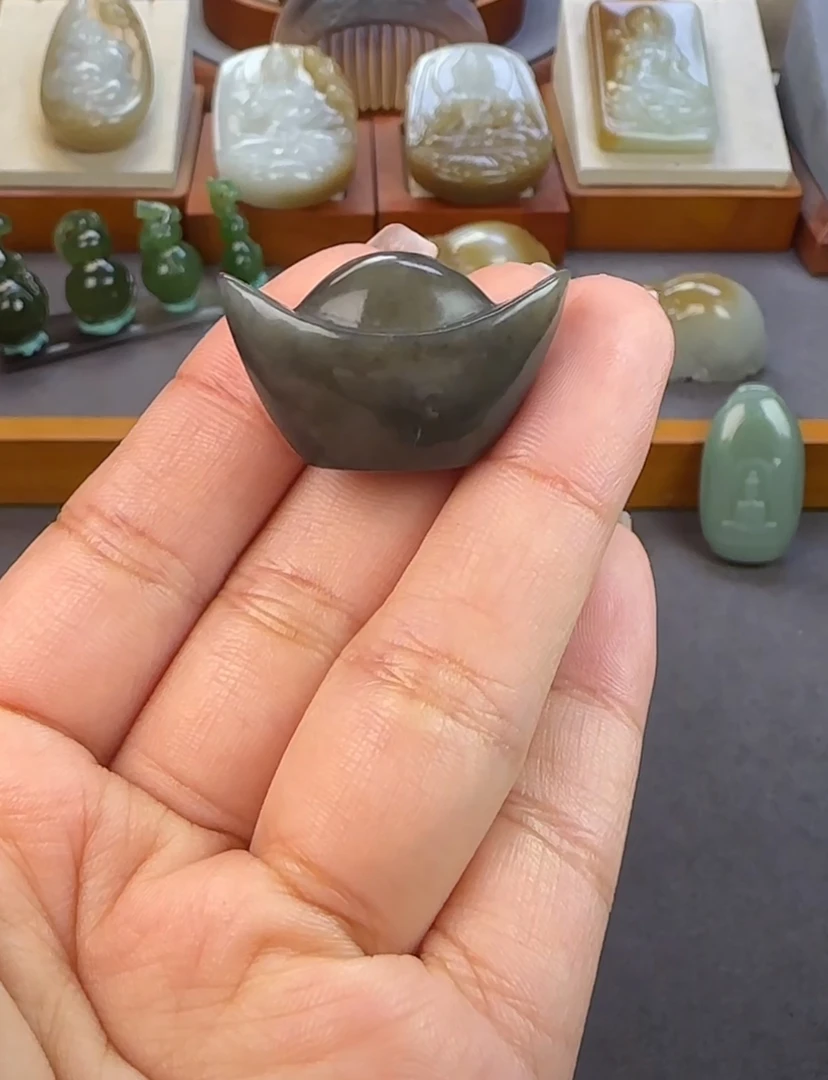 卞玉坊和田玉吊坠