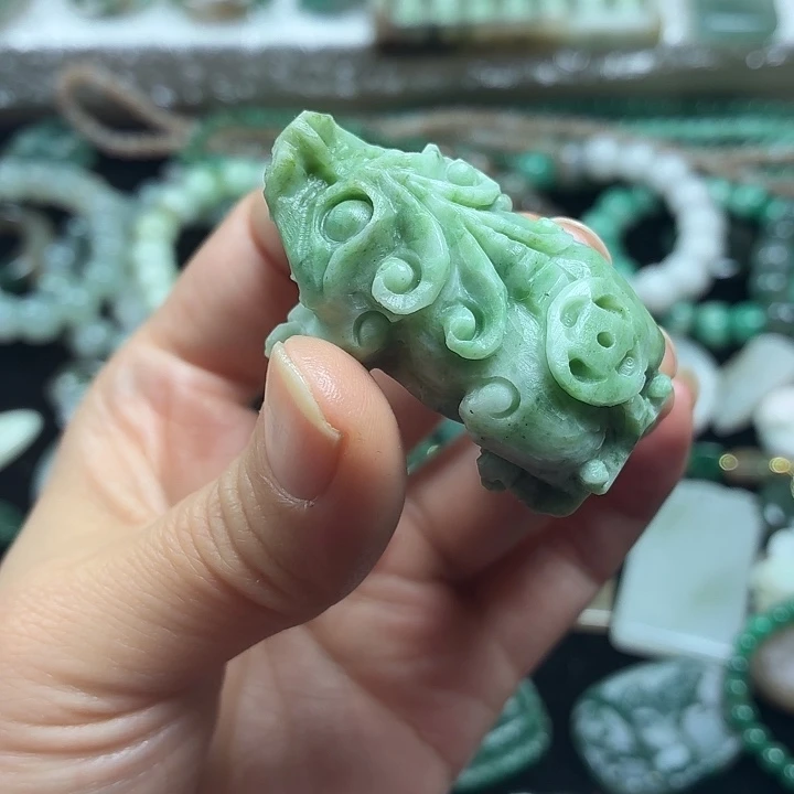 独山玉未镶嵌吊坠
