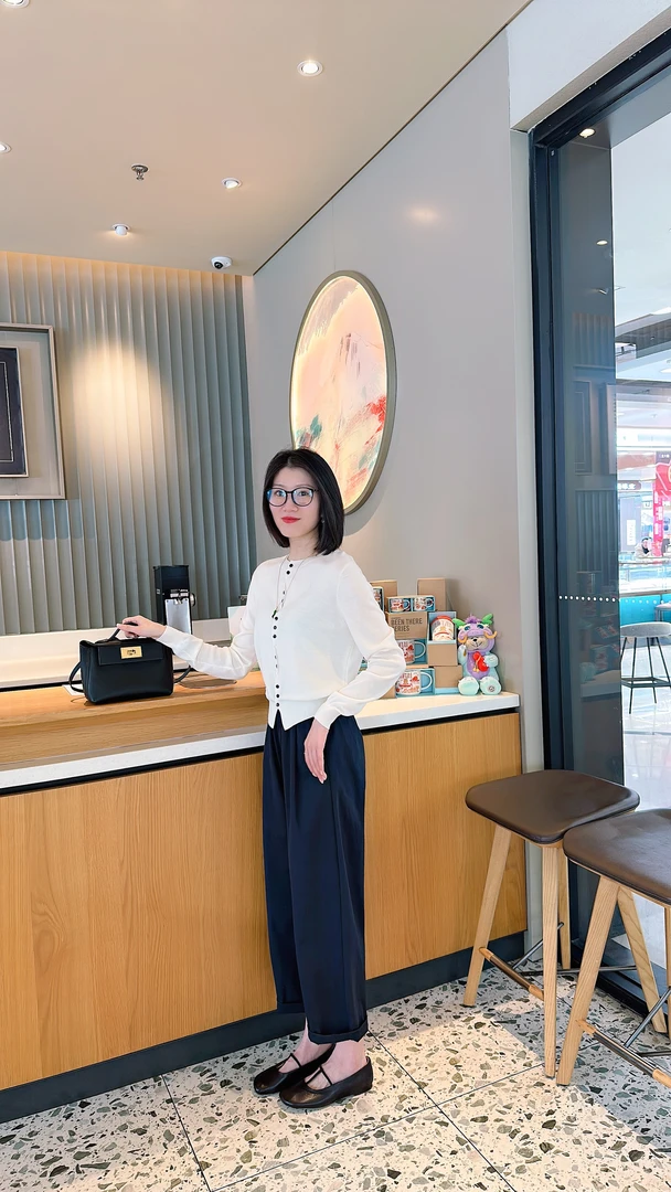 春夏款纯色显瘦花苞直筒裤型高级洋气百搭女款休闲裤