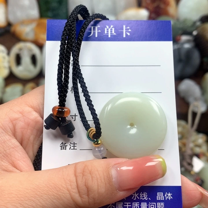 和田玉颈饰未镶嵌?****