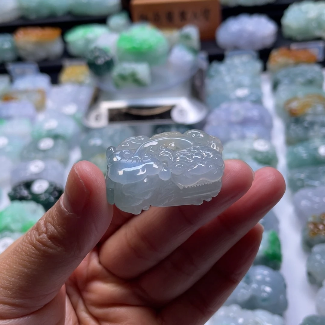 翡翠颈饰未镶嵌貔貅