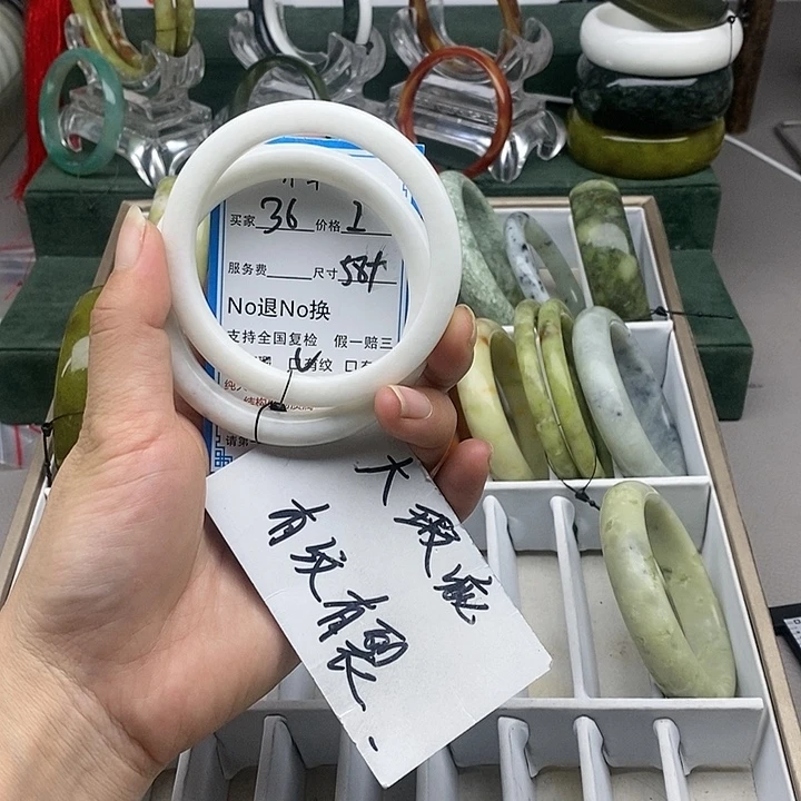 蛇纹石玉未镶嵌手镯