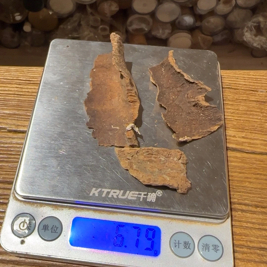 沉香沉香碎屑海南尖峰岭千年碳化红土6.79克