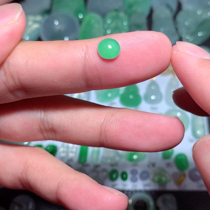 翡翠未镶嵌颈饰蛋面