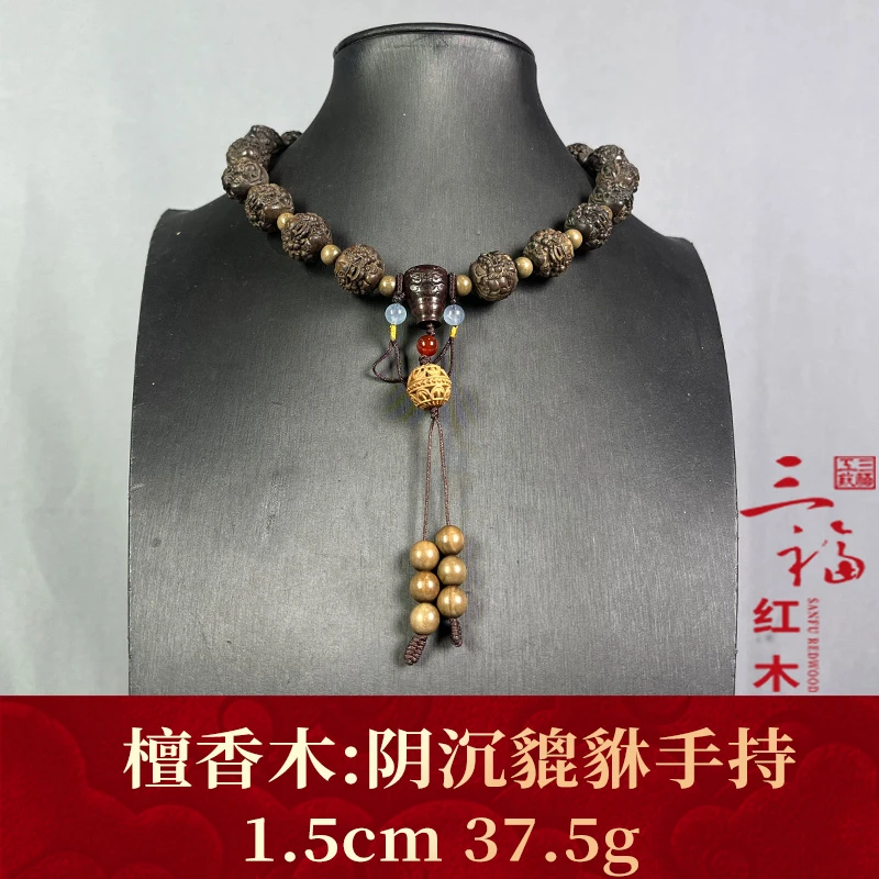 124420 阴沉貔貅手持 檀香木