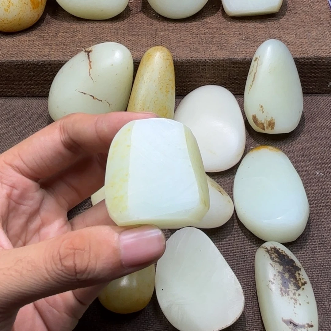 和田玉未镶嵌定制和田玉徐**流