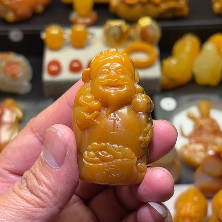 石英质玉（黄龙玉）未镶嵌颈饰