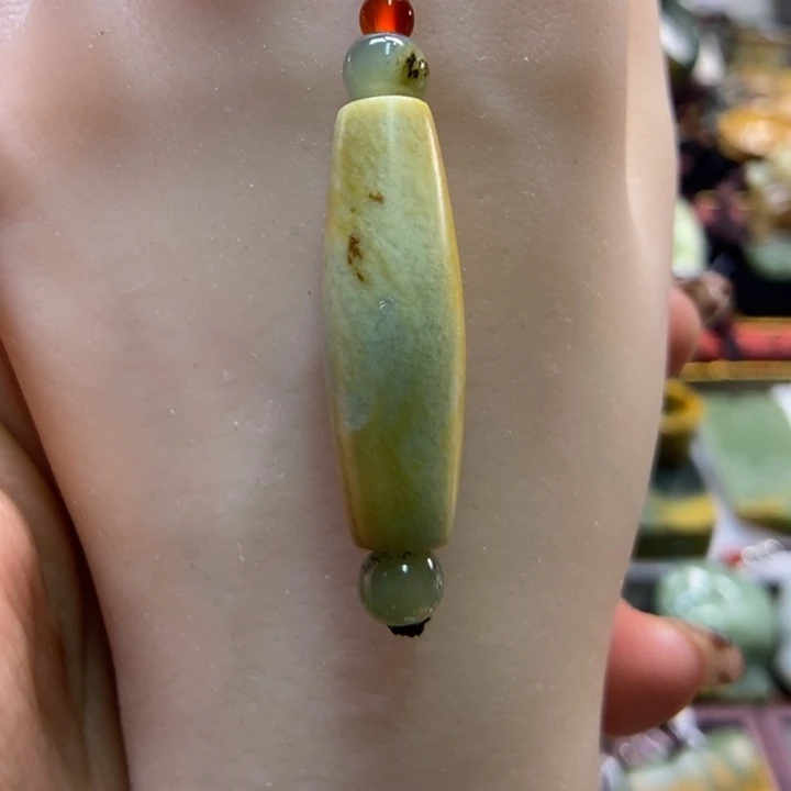 吊坠(赠链)未镶嵌岫岩河磨玉（透闪石质玉）