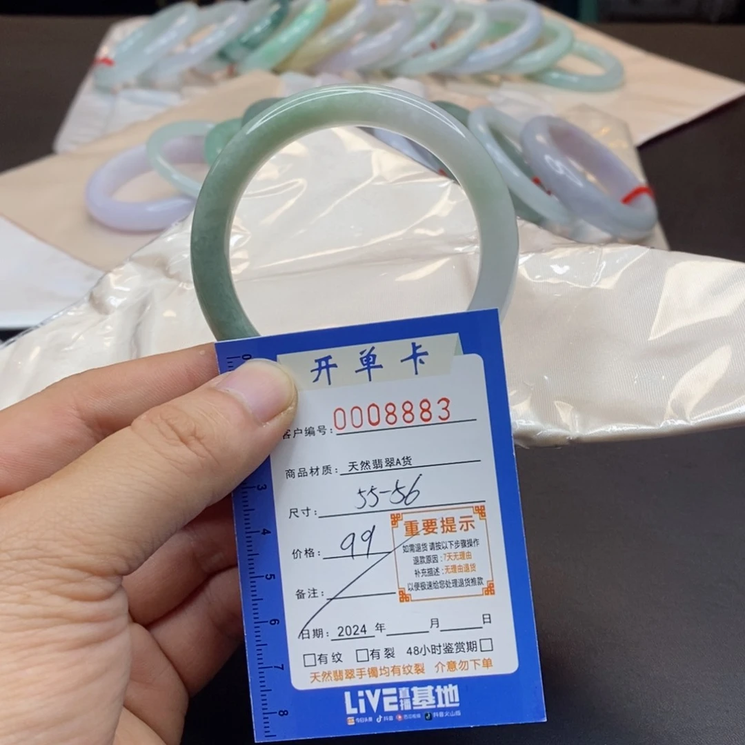翡翠手镯未镶嵌翡翠手镯