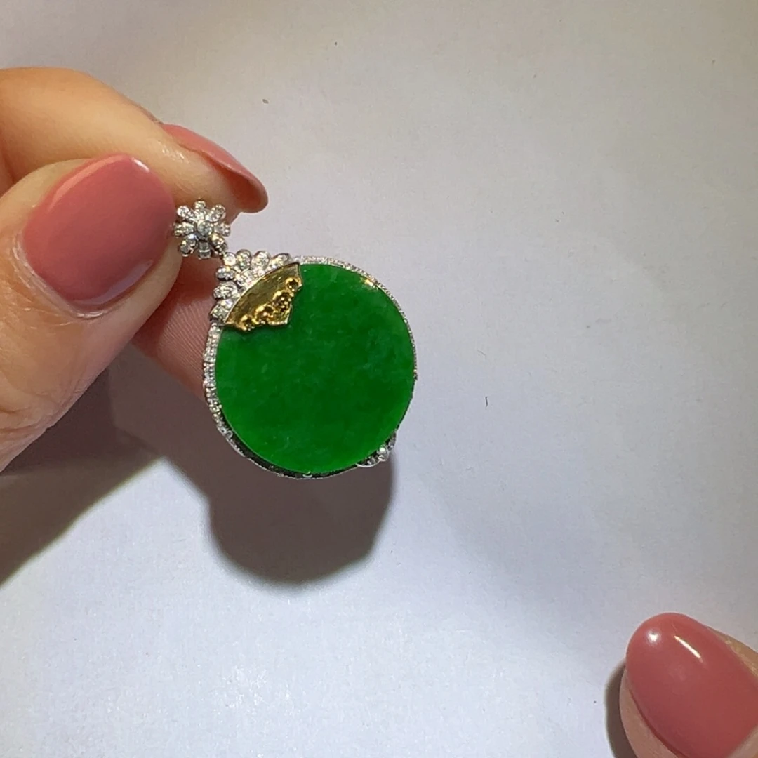 翡翠颈饰18K金镶嵌吊坠