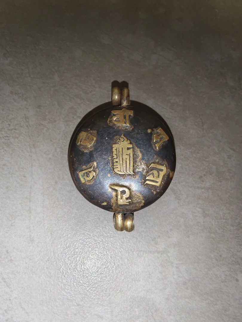 尼泊尔六字大明咒十字多杰嘎乌盒