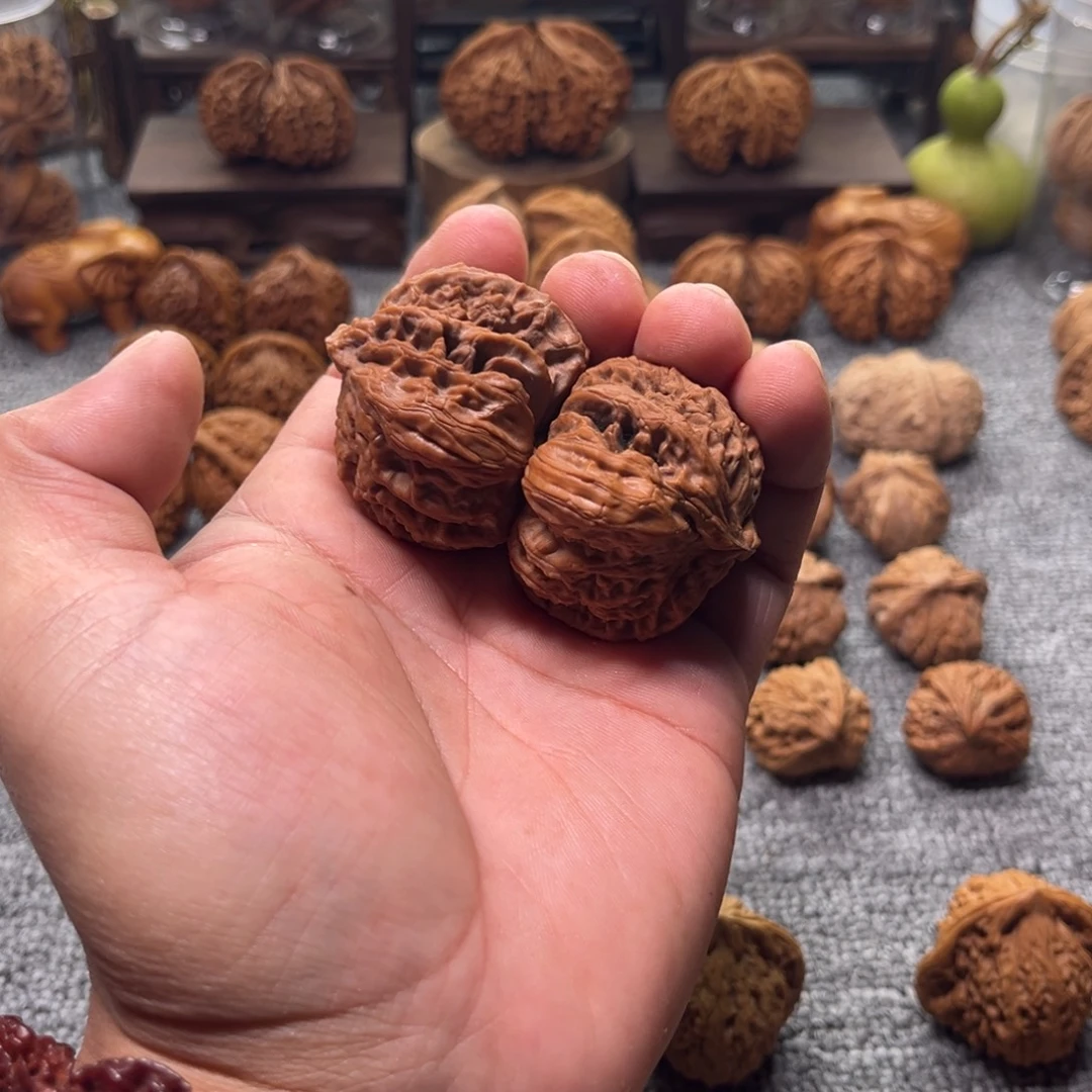 i***w把件文玩核桃白狮子角微瑕