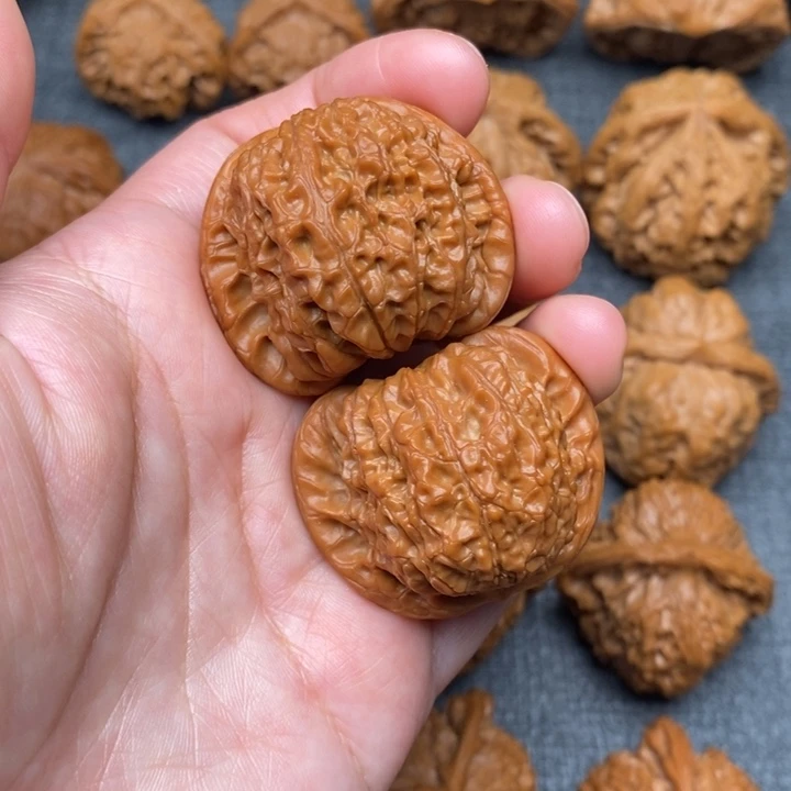 文玩核桃吊坠37血麒麟