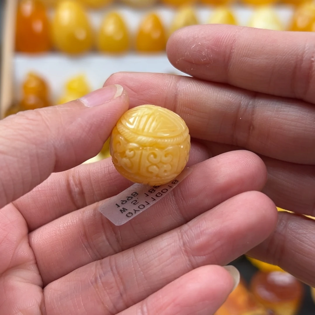 起***了蜜蜡未镶嵌颈饰5.1克