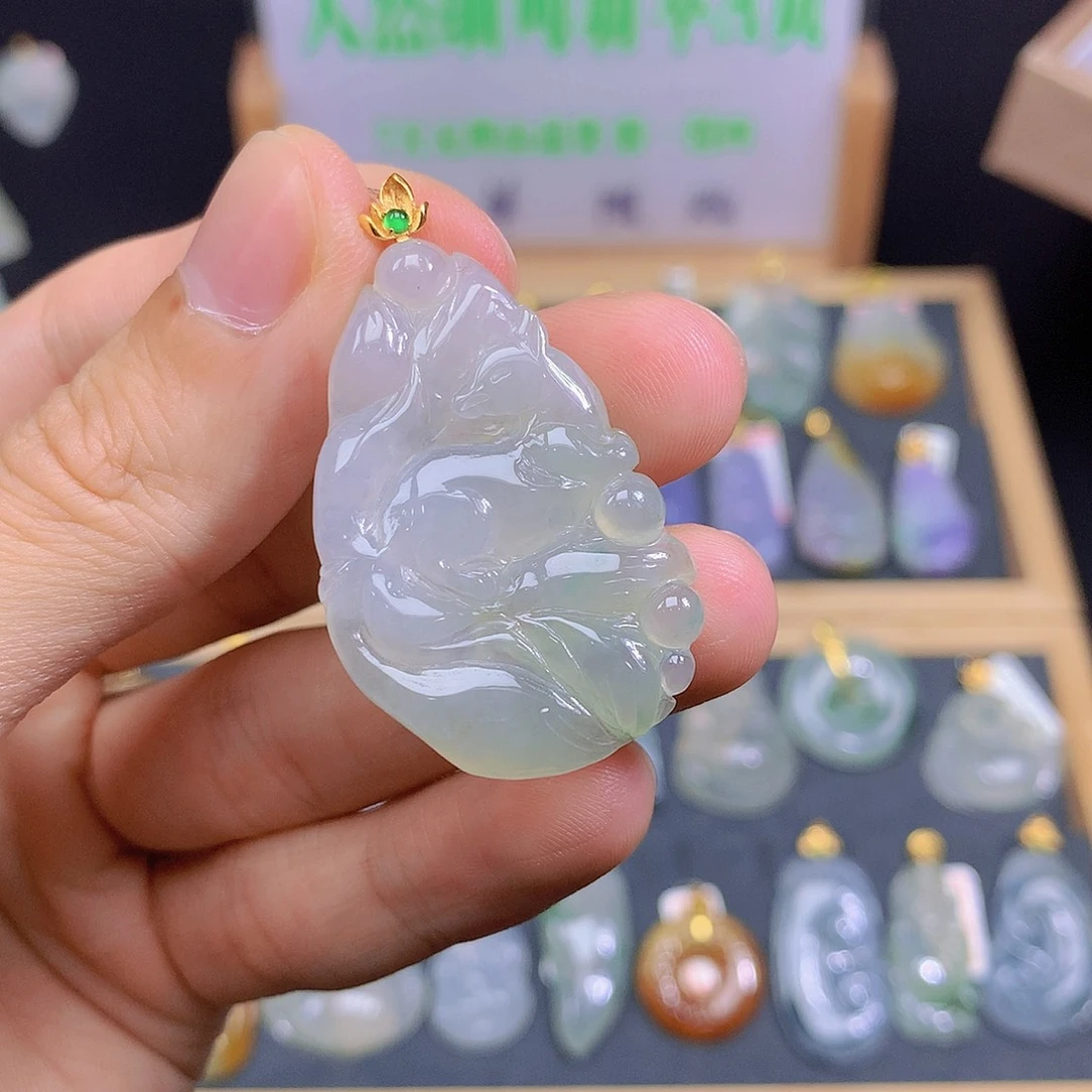 翡翠18K金镶嵌颈饰翡翠