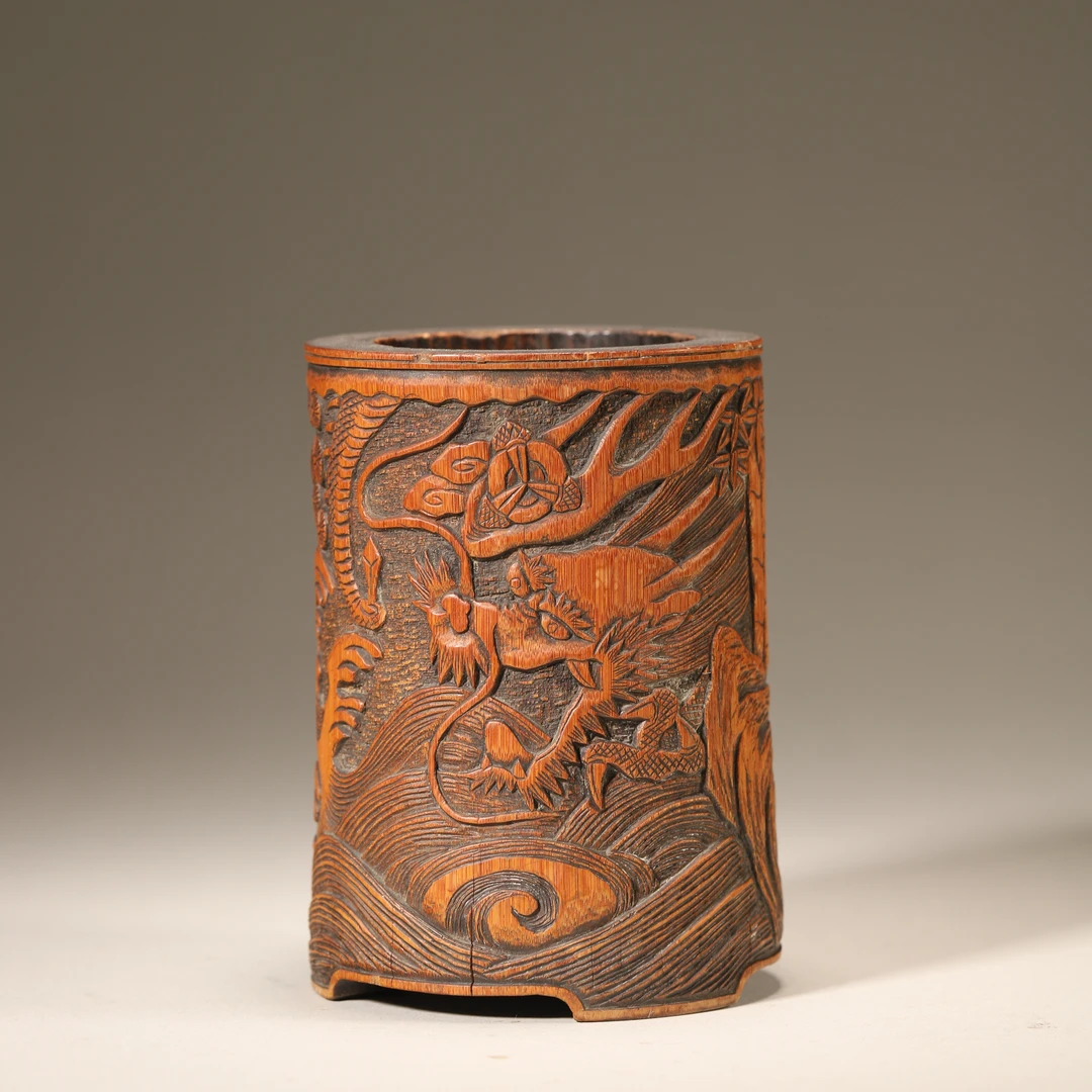 Lot37清代 竹雕龙虎纹笔筒