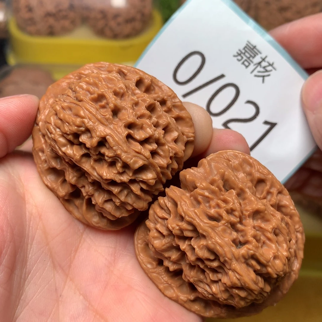 文玩核桃把件红皮南疆石41