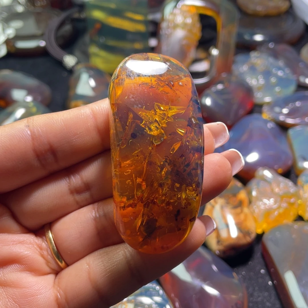 琥珀裸石未镶嵌宁**远？