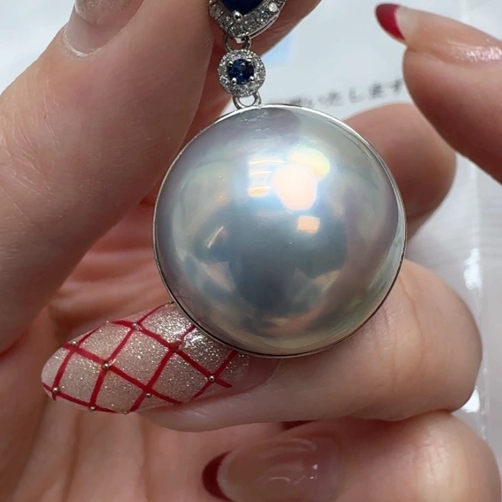 拼合珍珠（马贝珠）颈饰18K金镶嵌