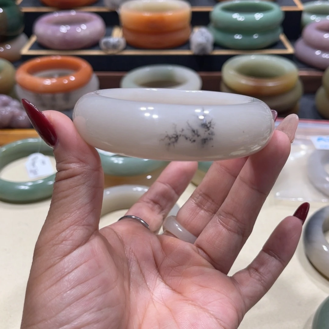 未镶嵌手镯石英岩玉