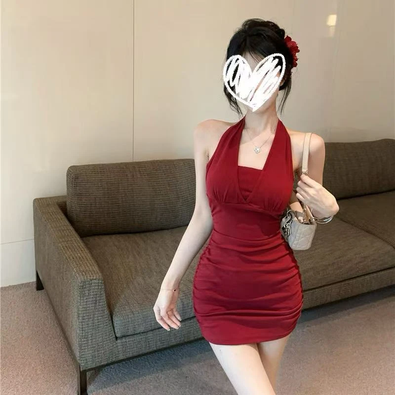 辣妹链条挂脖绑带设计感露背吊带连衣裙女2025夏季性感修身包臀裙