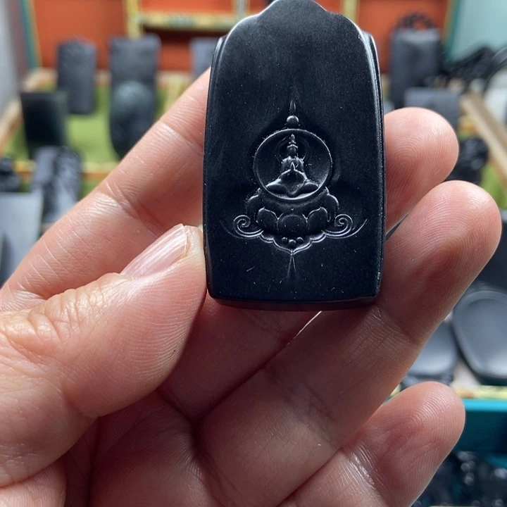 和田玉（墨玉）和田玉墨玉牌子未镶嵌哇**卡