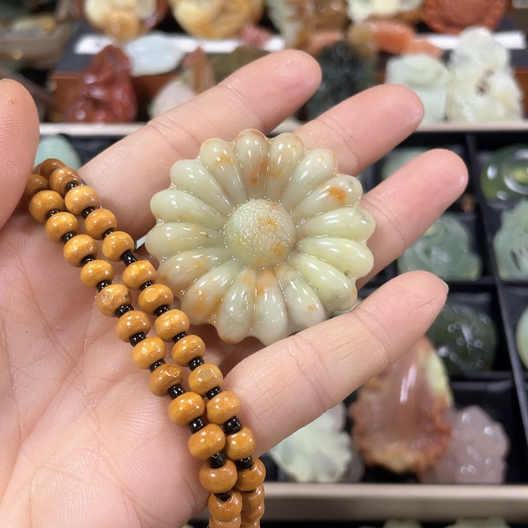 蛇纹石玉颈饰合金
